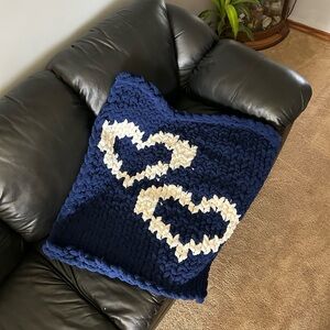 Handmade chunky knit Navy blue baby blanket with white hearts.